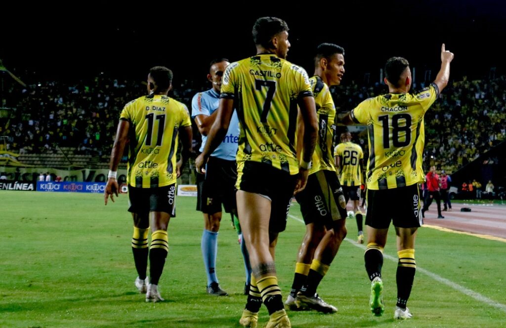 Táchira celebra la actuación de Bryan Castillo - Liga FUTVE