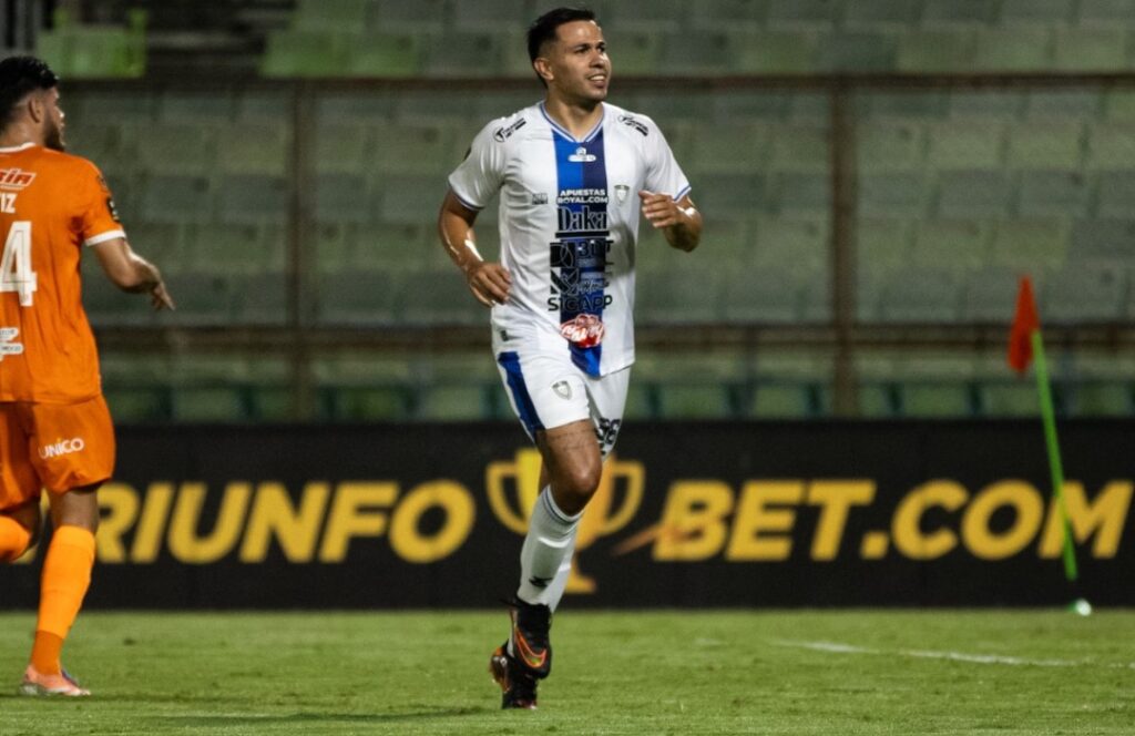 Estudiantes sorprendió en la capital imponiéndose frente a La Guaira