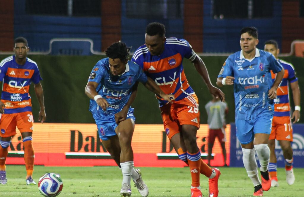 Puerto Cabello y La Guaira no pasaron del empate en el duelo directo