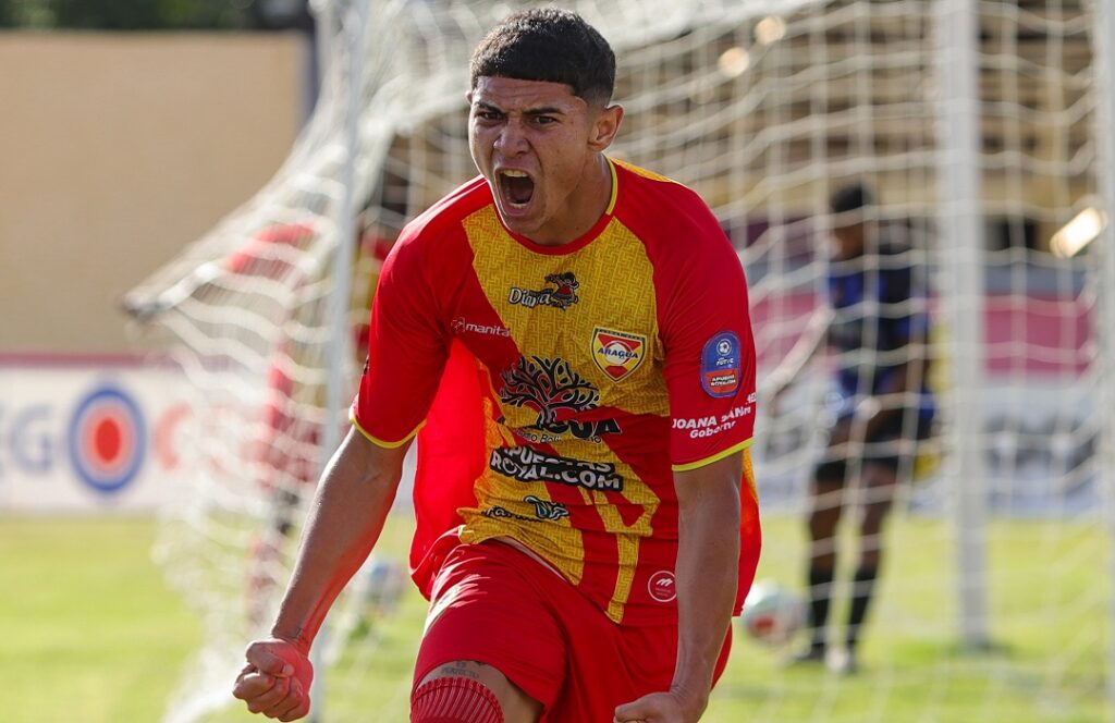 Aragua hace estragos por la banda con la velocidad de Jhonathan Acosta